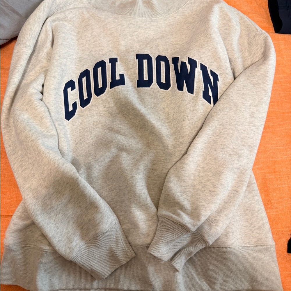 Cool Down Graphic Crewneck Sweatshirt - Gray